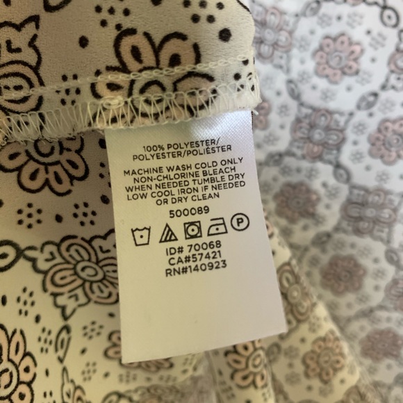 LOFT Outlet Button Detail Sleeveless Top - Picture 4 of 5